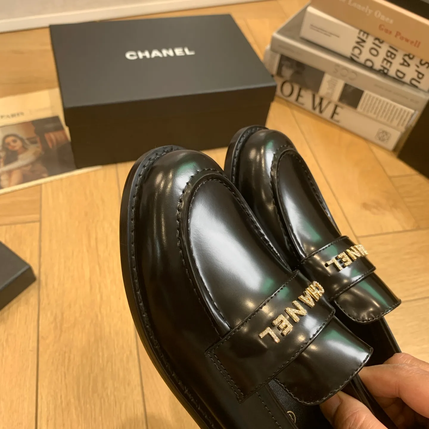 👟👟Ex-factory price 640👟👟 🍀2025 spring and summer new Chanel Chanel small diamond buckle monogram Loaf lazy half-slippers, which can be worn all year round. No matter when you wear them, they are very high-end and durable. When shopping, you can attract attention on the street! Easily travel between commuting and leisure occasions, becoming a carefree fashionable and elegant woman~ Upper: cowhide/butter Lining: lambskin Sole: Italian genuine leather outsole Size: 35-39 (40/41 customized, non-refundable and non-exchangeable 👉